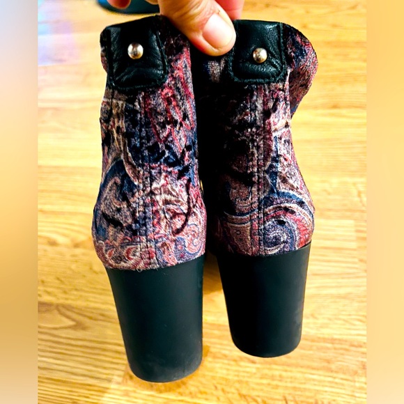 Suede boots - Picture 5 of 6